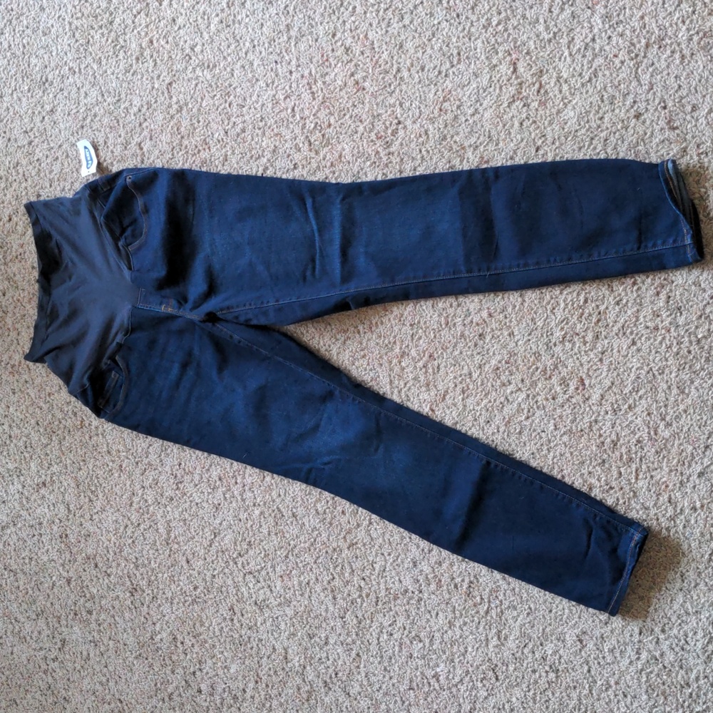 Old Navy maternity jeans, size 8, NWT